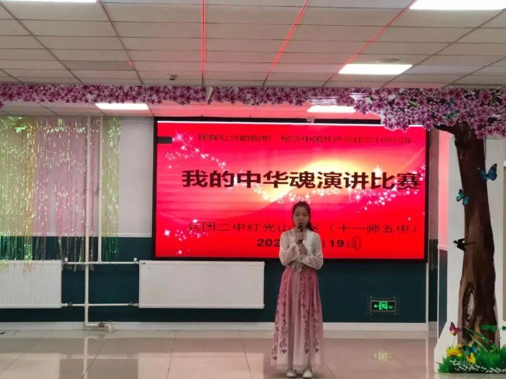 一个长方形长5厘米，宽3厘米，从长方形纸中剪一个最大的正方形，这个正方形周长是多少厘米游戏画面